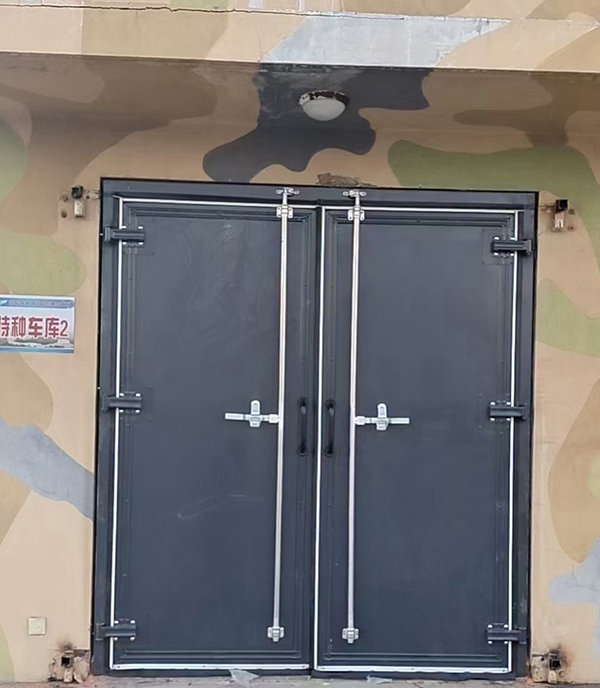 皮山工业平开门