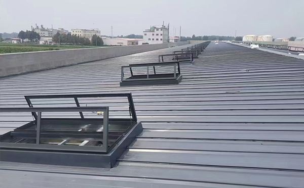 某中学室内体育馆皮山排烟窗改造项目