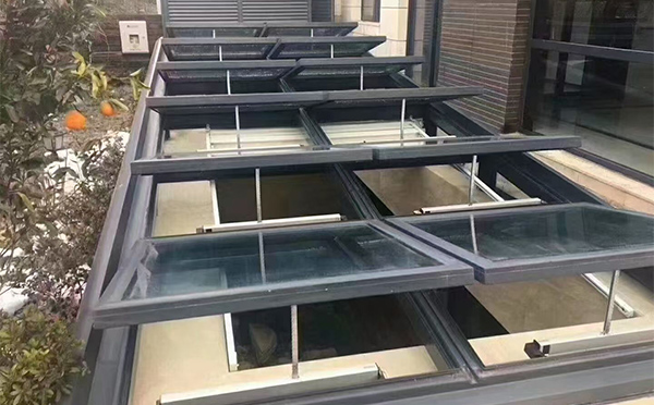 某轨道交通车辆维修车间皮山排烟窗应用