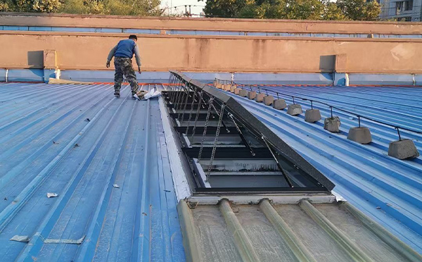 某区域性物流仓储中心皮山排烟窗系统安装项目