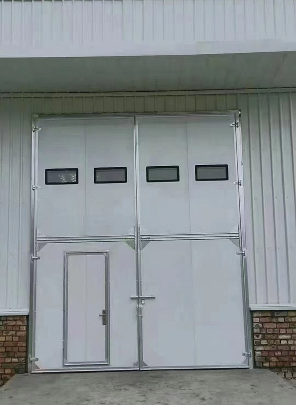 皮山工业门在设备装配车间出入口的实施记录